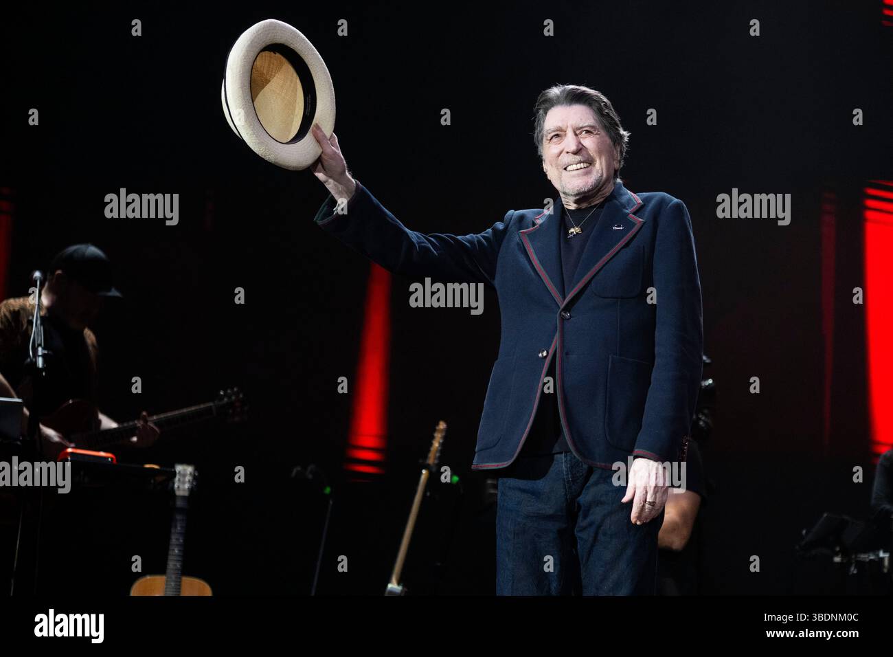 Madrid, 19 maggio 2025. Movistar Arena. Palazzetto dello sport. Concerto di Joaquín Sabina. Foto: Di San Bernardo. Arcicc. Crediti: Album / Archivo ABC / Eduardo San Bernardo Foto Stock