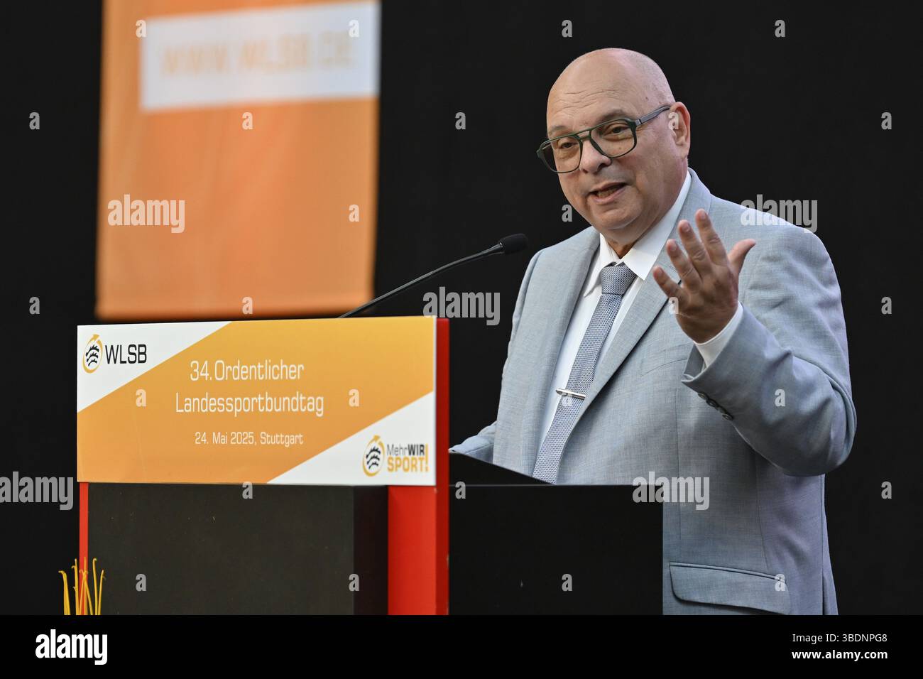 Juergen Scholz, presidente della Baden-Wuerttemberg State Sports Association, al leggio, Congresso del WLSB Wuerttembergischer Landssportbund e Foto Stock