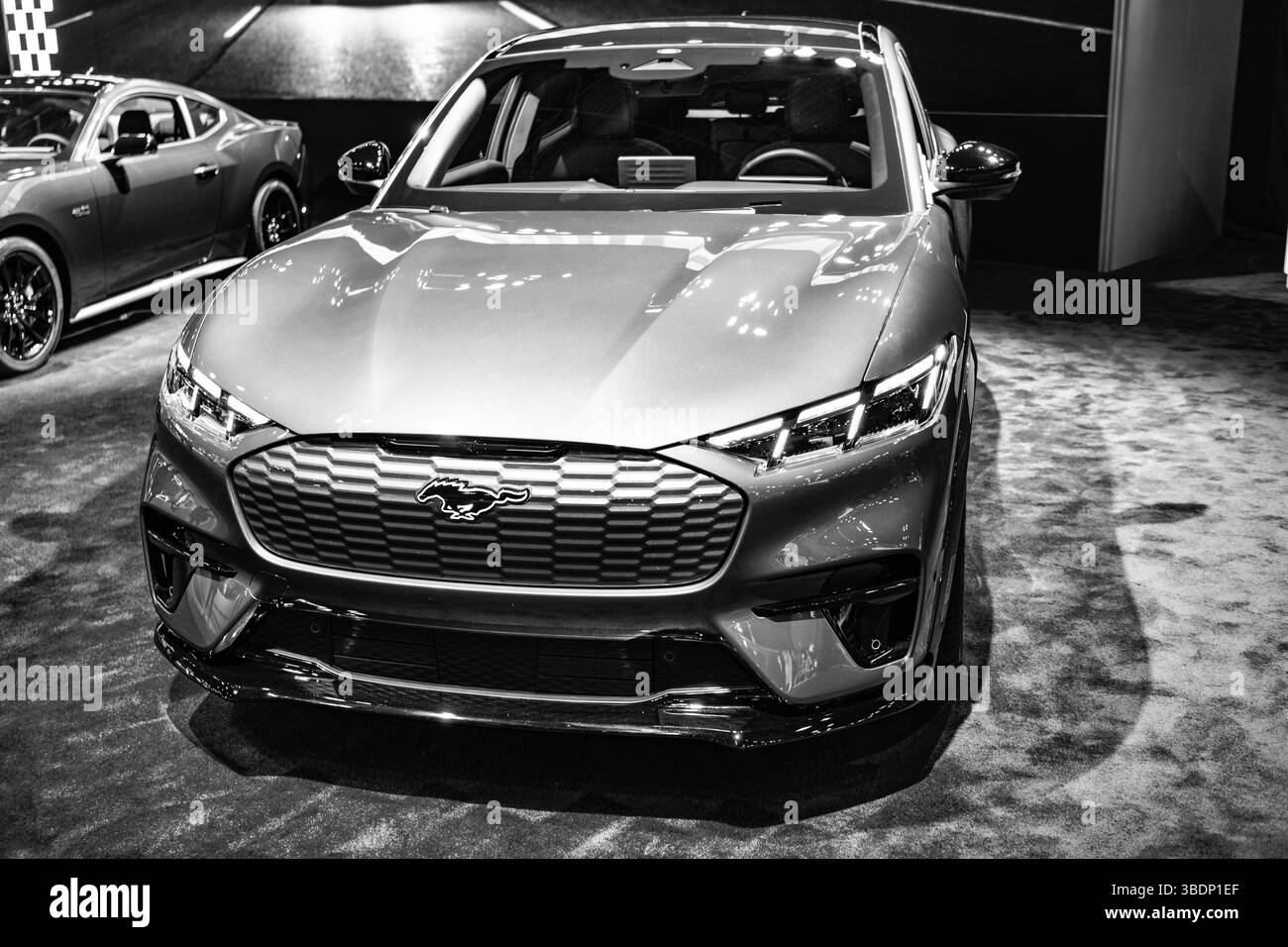 New York City, USA - 27 marzo 2024: 2024 Ford Mustang Mach-e GT crossover auto elettrica di lusso al New York International Auto Show, vista angolare Foto Stock