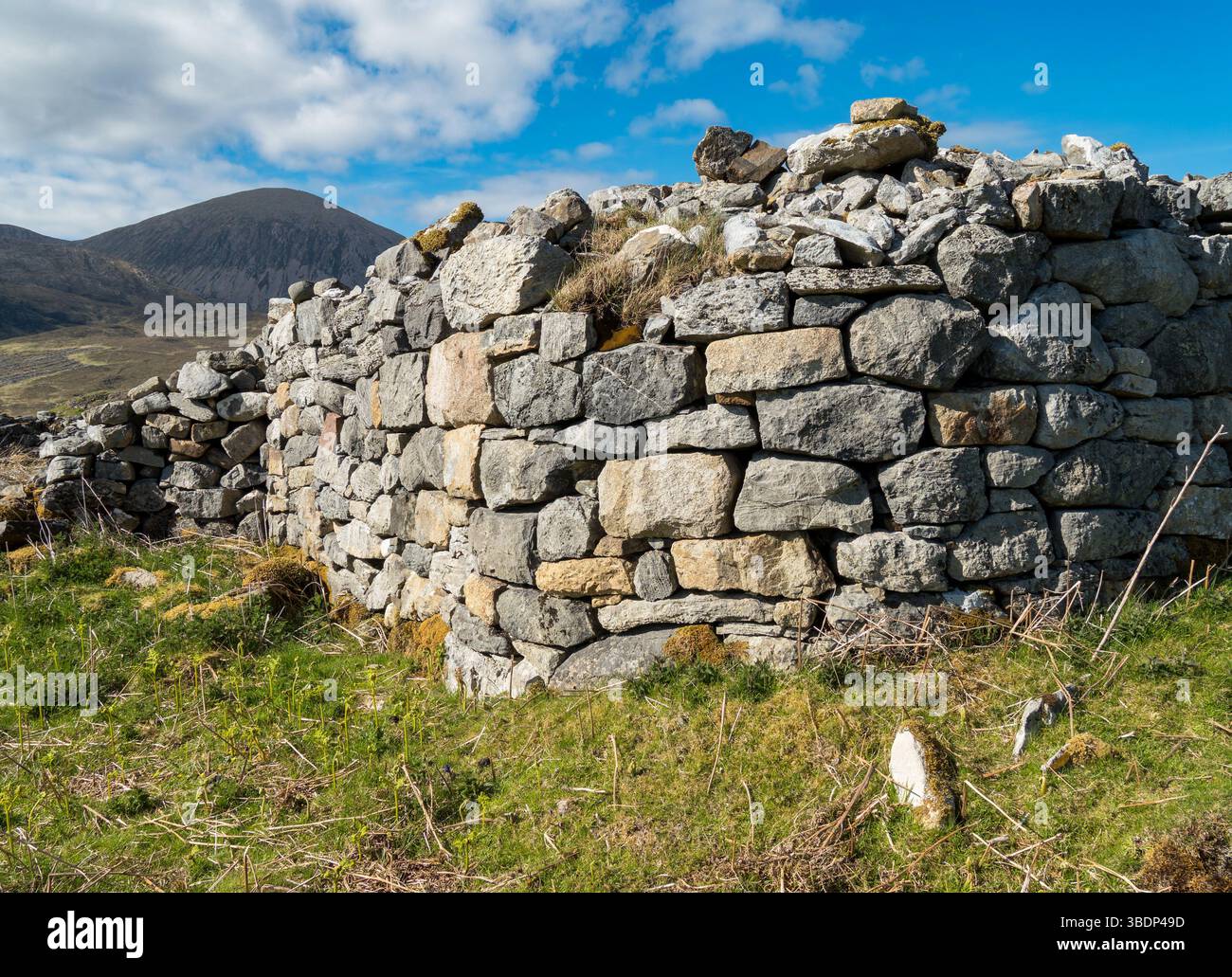 Splendida muratura in pietra a secco nelle rovine di scottish croft a Suardal, Isola di Skye, Scozia, Regno Unito Foto Stock