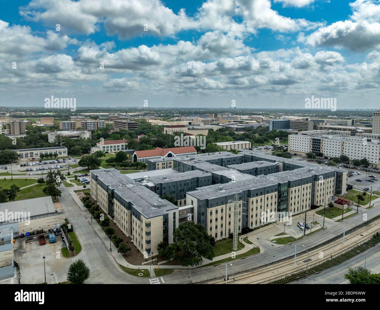 Veduta aerea del villaggio Cougar dell'Università di Houston, Texas, Quad Residence Hall, alloggi per studenti del campus Foto Stock