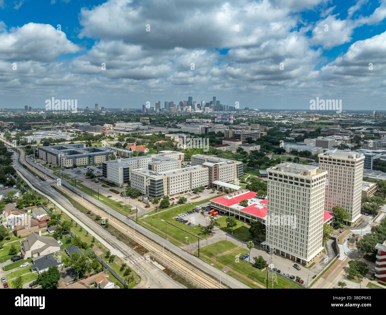Veduta aerea del villaggio Cougar dell'Università di Houston, Texas, Quad Residence Hall, alloggi per studenti del campus Foto Stock