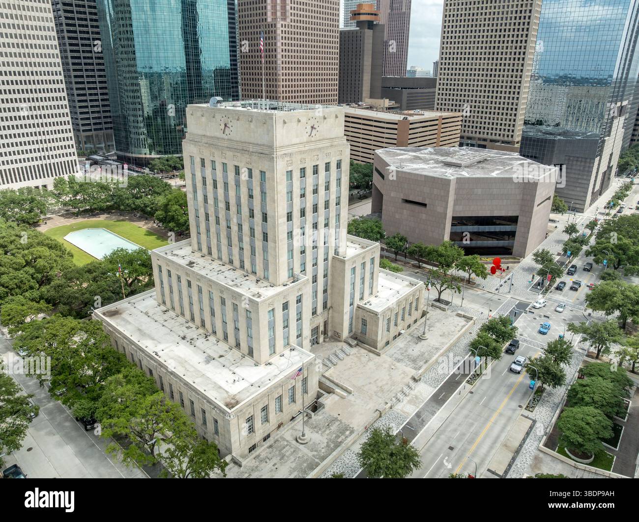 Veduta aerea dell'Art Deco Houston City Hall nel centro città, sede della politica locale, delle elezioni e degli scandali Foto Stock