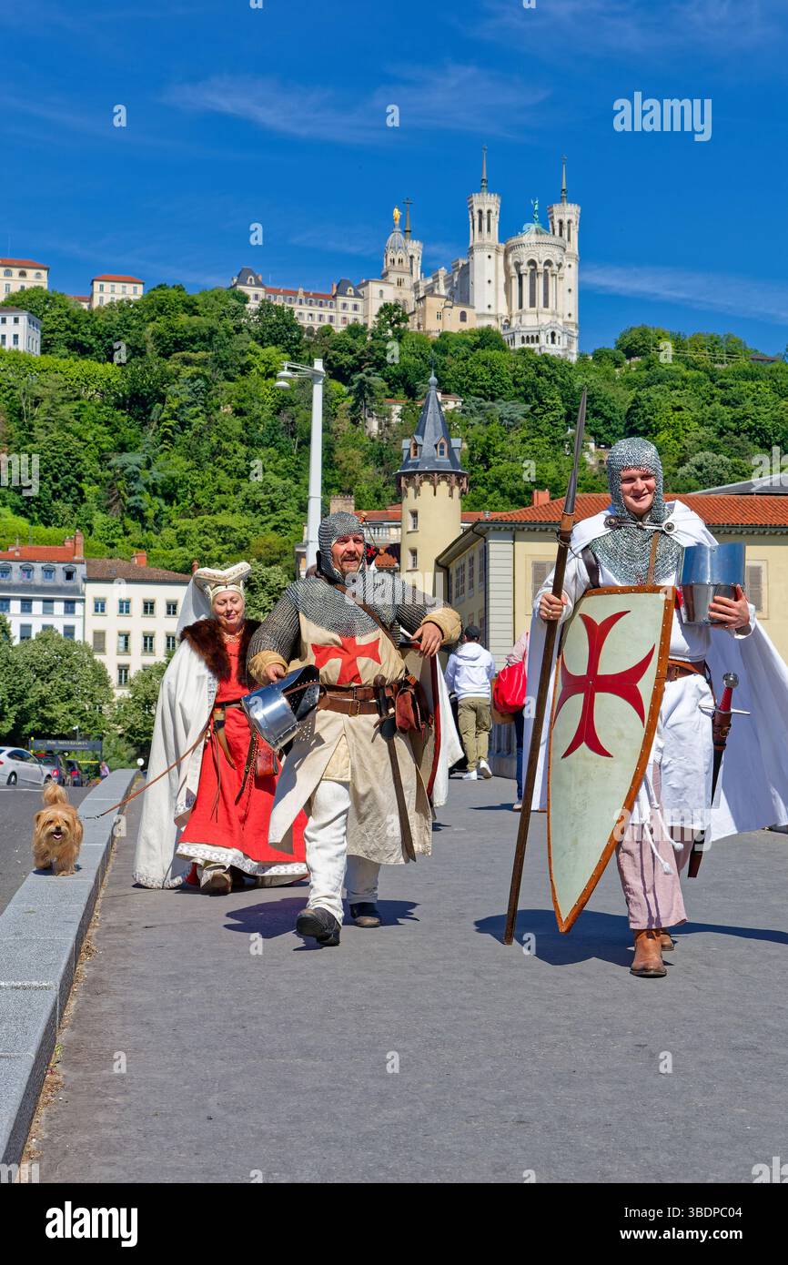 LIONE, FRANCIA, 25 maggio 2025: La sfilata del Festival del Rinascimento commemora il 425° anniversario del matrimonio di Enrico IV con Maria de Medic Foto Stock