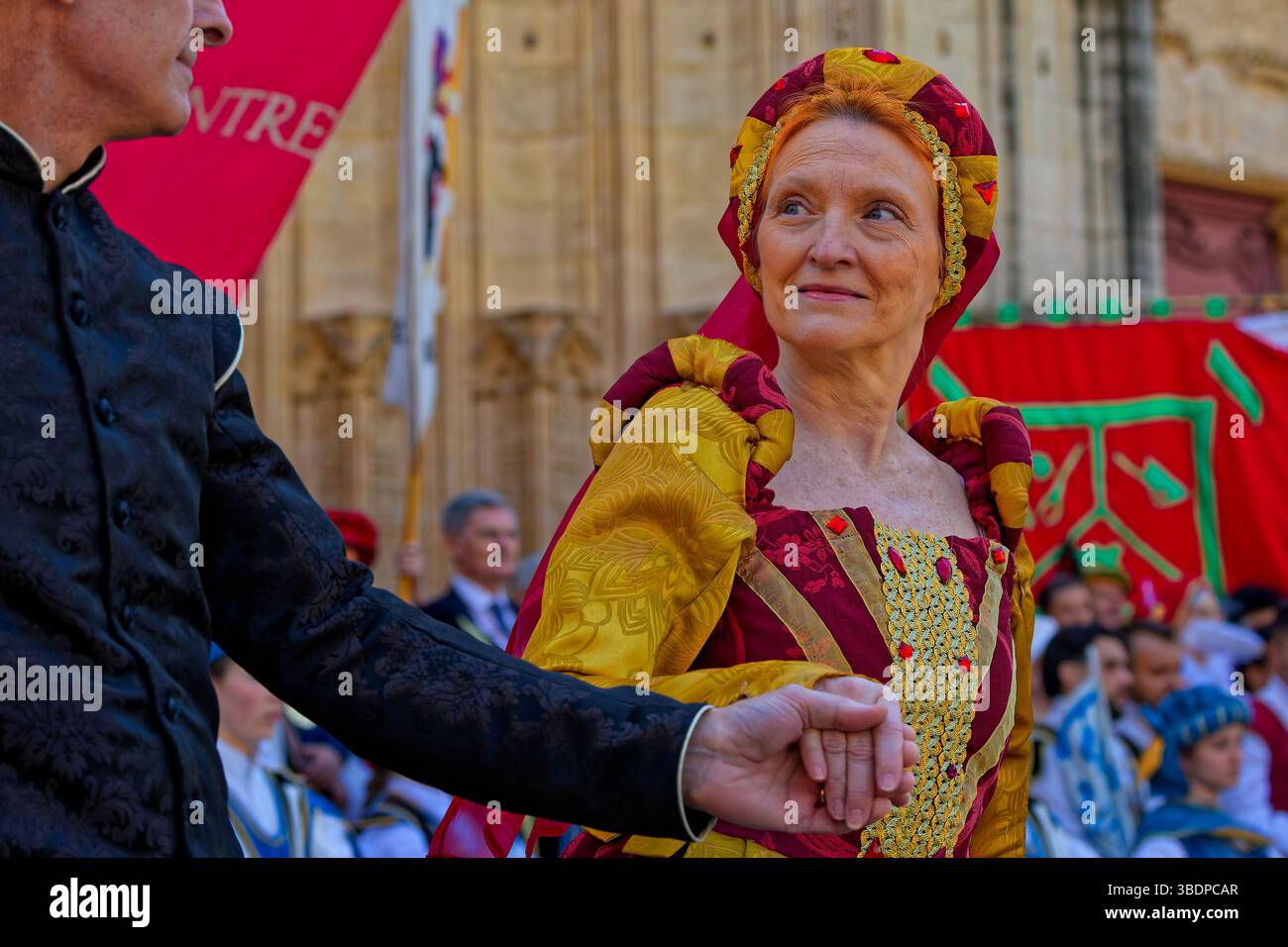 LIONE, FRANCIA, 25 maggio 2025: La sfilata del Festival del Rinascimento commemora il 425° anniversario del matrimonio di Enrico IV con Maria de Medic Foto Stock