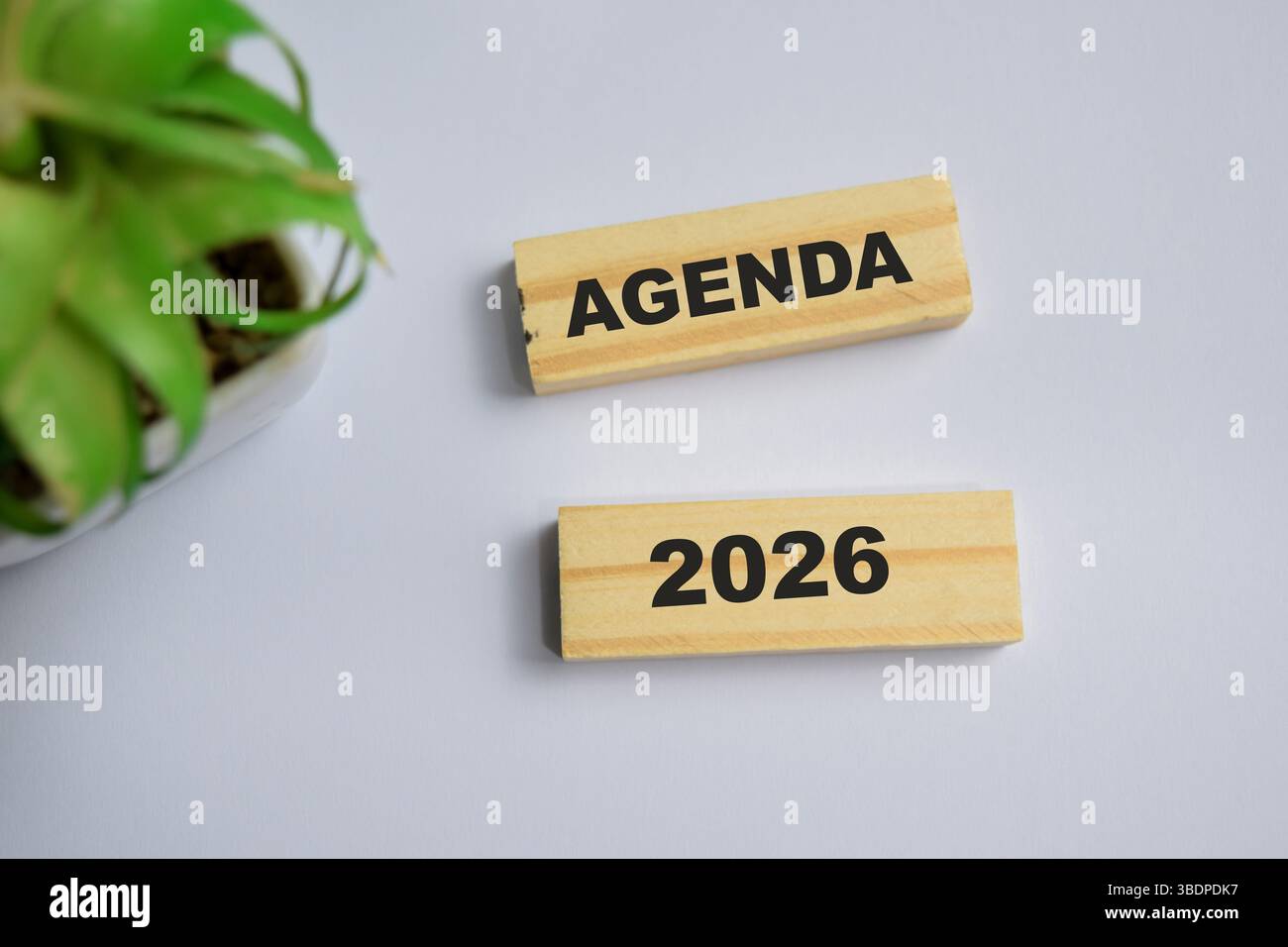 Concetto di simbolo Agenda 2026. Blocco di legno con parole agenda 2026 Foto Stock