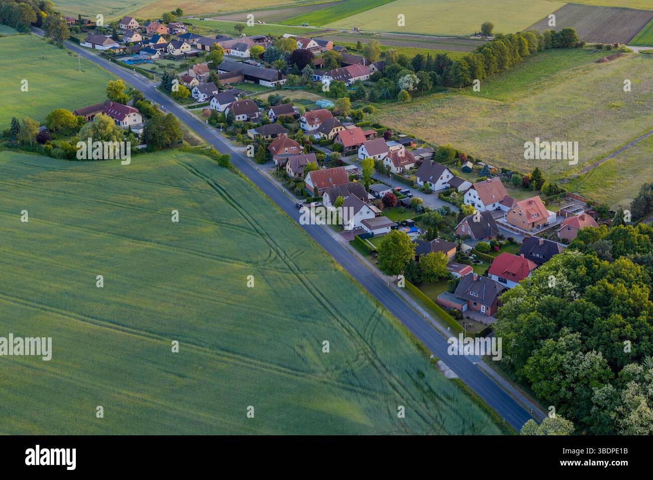 Vista aerea di un piccolo villaggio in Germania Foto Stock