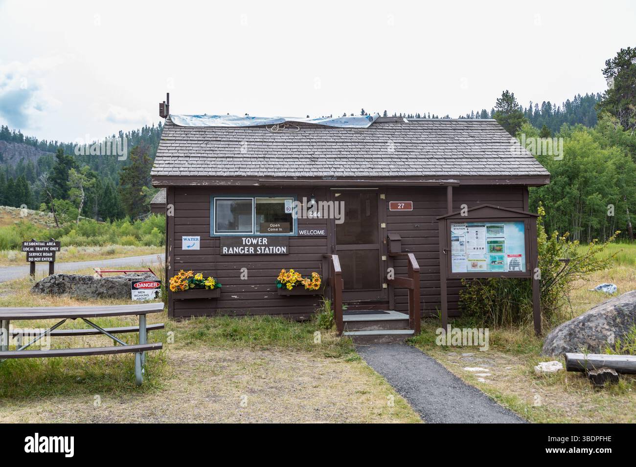 Tower Ranger Station nell'area di Tower Junction del parco nazionale di Yellowstone, Wyoming Foto Stock Tower Ranger Station nell'area di Tower Junction del parco nazionale di Yellowstone, Wyoming Foto Stock