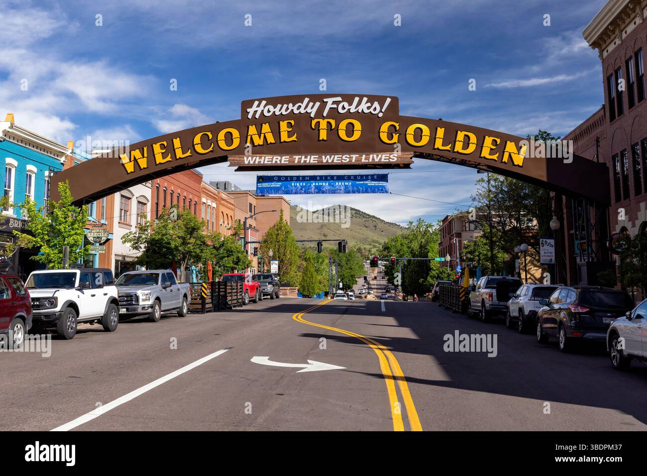 Benvenuto al cartello Golden nel centro di Golden, Colorado, Stati Uniti Foto Stock