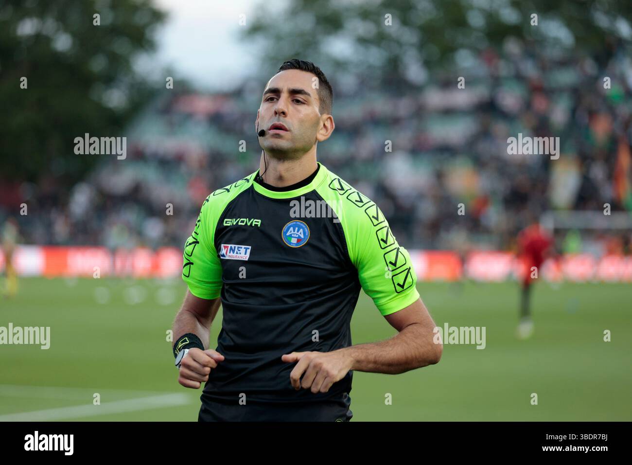 Venezia, Veneto, Italia. 25 maggio 2025. ANDREA COLOMBO (arbitro) durante la partita di campionato italiano di serie A Enilive tra Venezia FC e Juventus FC allo stadio Pierluigi Penzo il 25 maggio 2025, Venezia, Italia crediti: Mattia Radoni/ZUMA Press Wire/ZUMA Wire/Alamy Live News Foto Stock
