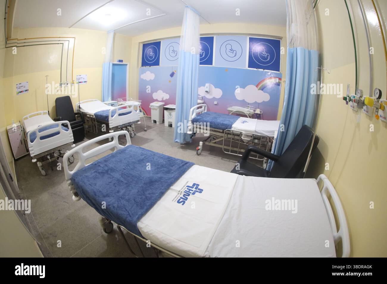Serrinha, bahia, brasile - 8 marzo 2025: Vista di un reparto in un ospedale pubblico di maternità nella città di Serinha in Bahia. Foto Stock