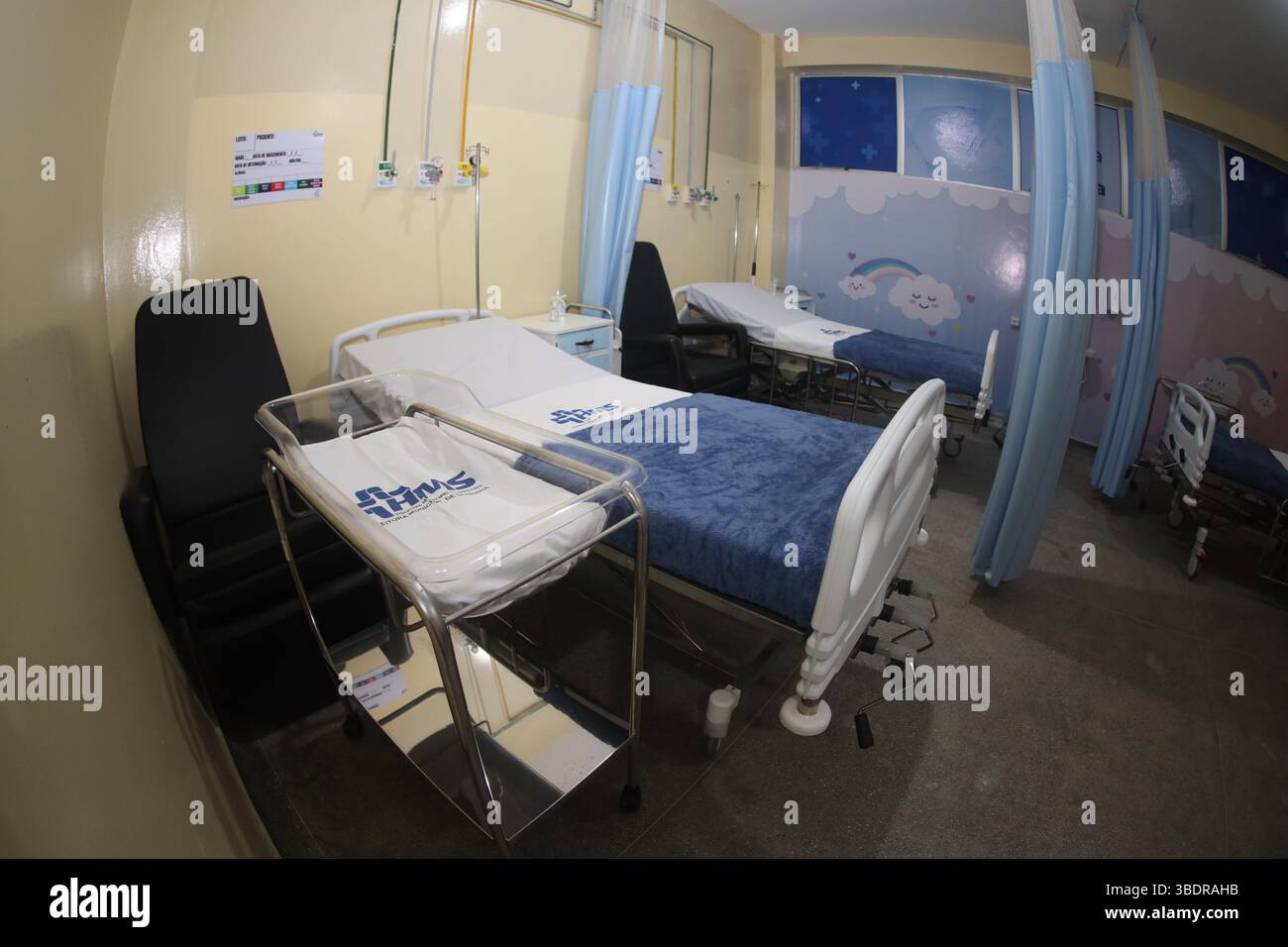 Serrinha, bahia, brasile - 8 marzo 2025: Vista di un reparto in un ospedale pubblico di maternità nella città di Serinha in Bahia. Foto Stock
