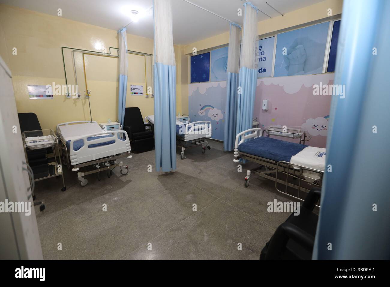 Serrinha, bahia, brasile - 8 marzo 2025: Vista di un reparto in un ospedale pubblico di maternità nella città di Serinha in Bahia. Foto Stock