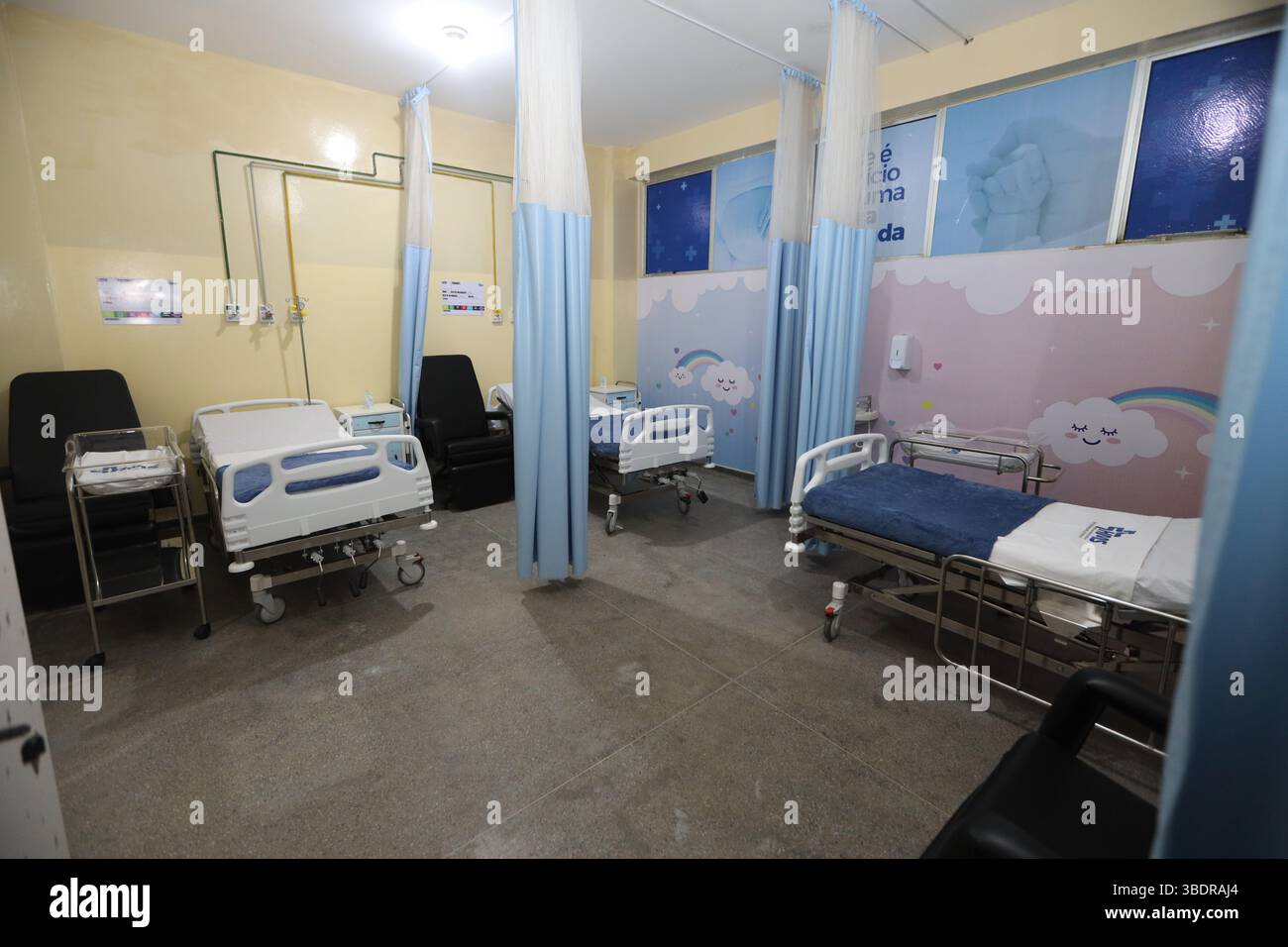 Serrinha, bahia, brasile - 8 marzo 2025: Vista di un reparto in un ospedale pubblico di maternità nella città di Serinha in Bahia. Foto Stock