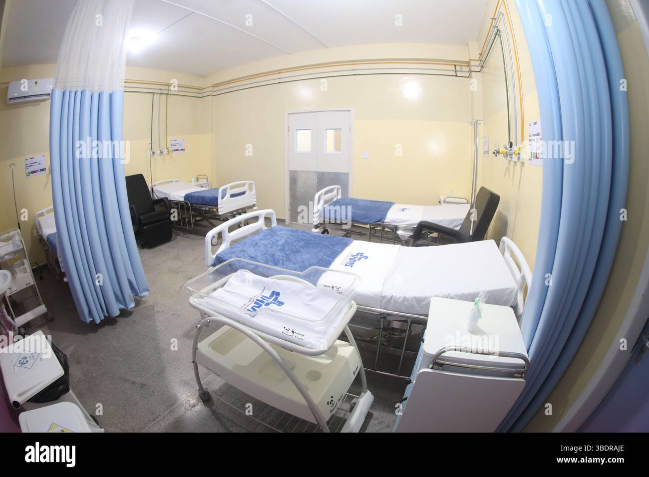 Serrinha, bahia, brasile - 8 marzo 2025: Vista di un reparto in un ospedale pubblico di maternità nella città di Serinha in Bahia. Foto Stock