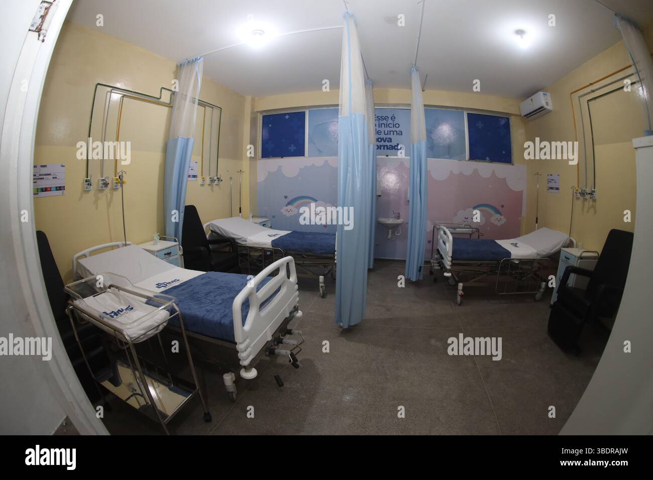 Serrinha, bahia, brasile - 8 marzo 2025: Vista di un reparto in un ospedale pubblico di maternità nella città di Serinha in Bahia. Foto Stock