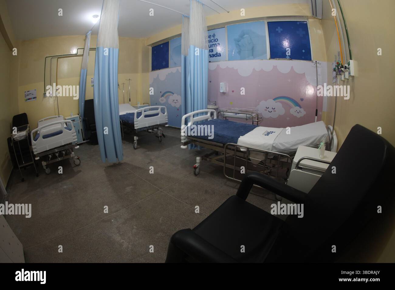 Serrinha, bahia, brasile - 8 marzo 2025: Vista di un reparto in un ospedale pubblico di maternità nella città di Serinha in Bahia. Foto Stock