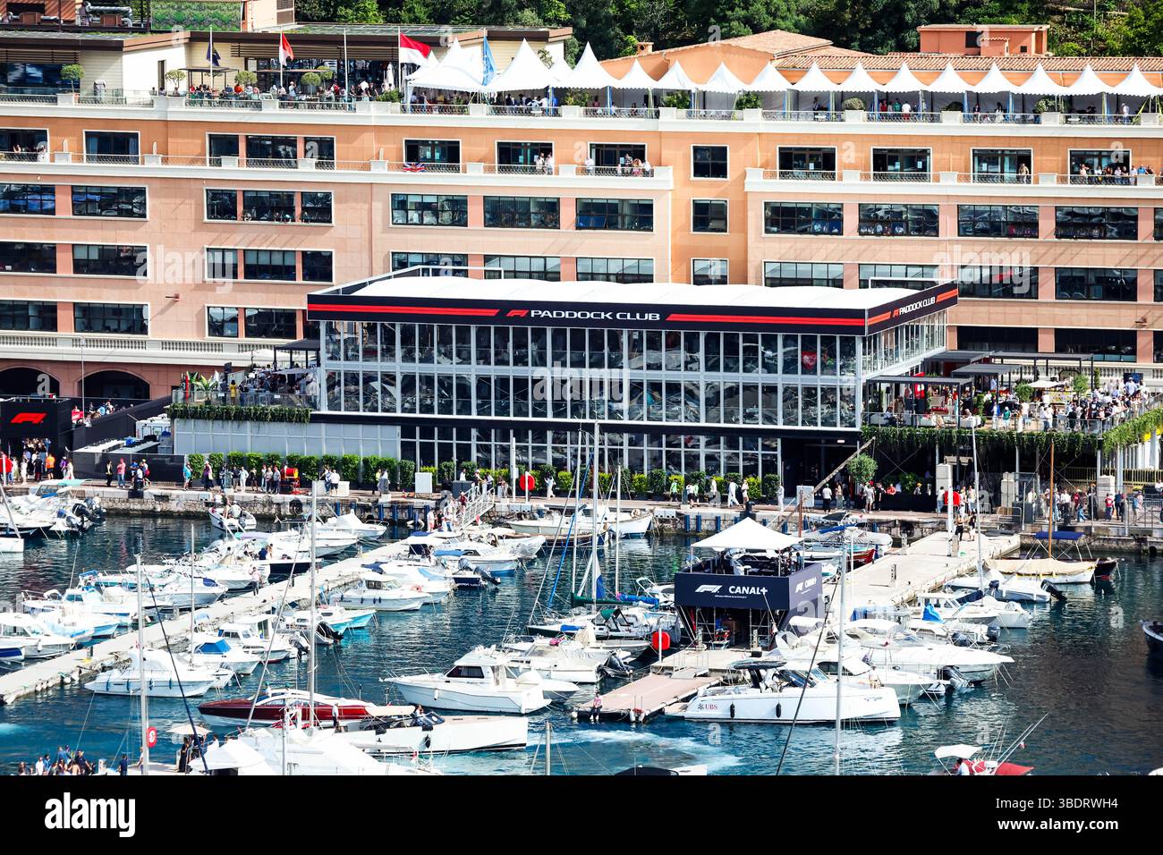 F1 Paddock Club esorta il Formula 1 Tag Heuer Grand Prix de Monaco, 8° round del Campionato del mondo FIA di Formula 1 2025 dal 23 al 25 maggio 2025 sul circuito di Monaco, a Monte-Carlo, nel Principato di Monaco Foto Stock