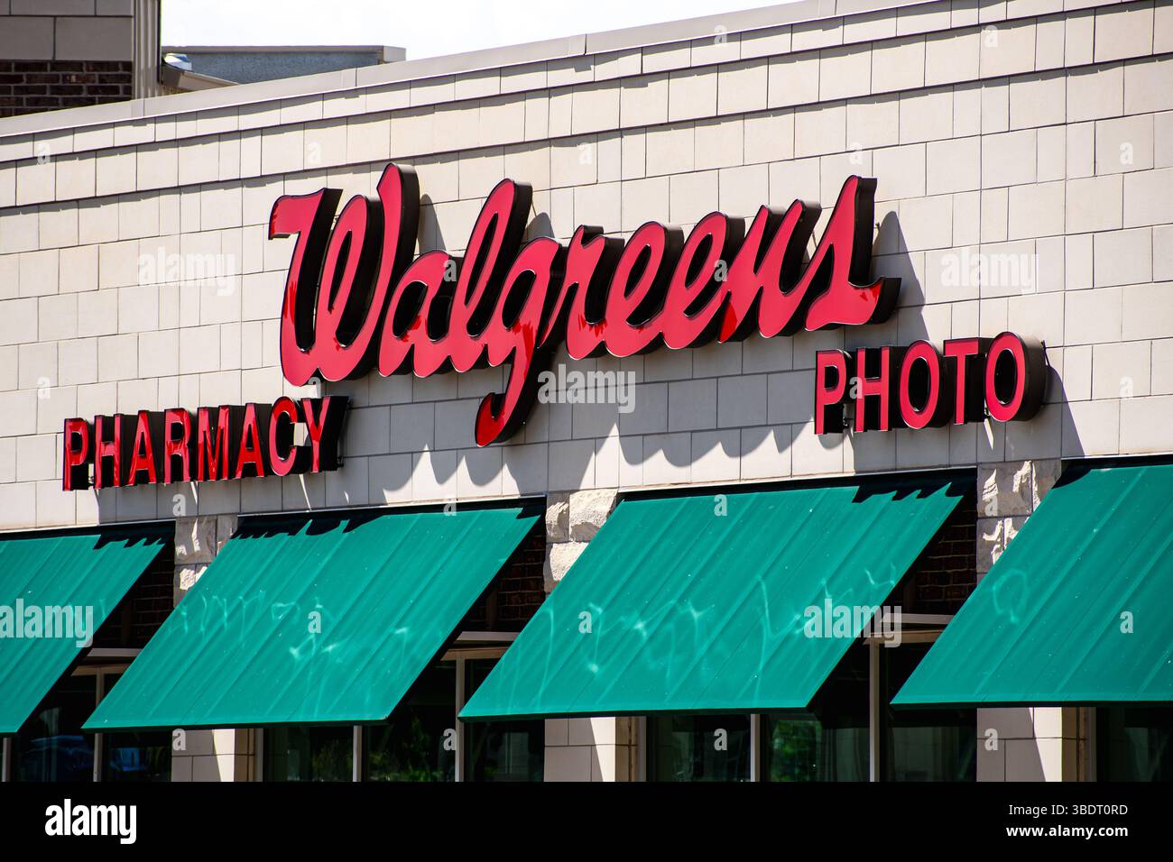 Payson, UT, Stati Uniti d'America – 24 maggio 2025: La farmacia Walgreens di Payson fornisce servizi sanitari, essenziali e prodotti in un comodo ambiente di vendita al dettaglio locale. Foto Stock