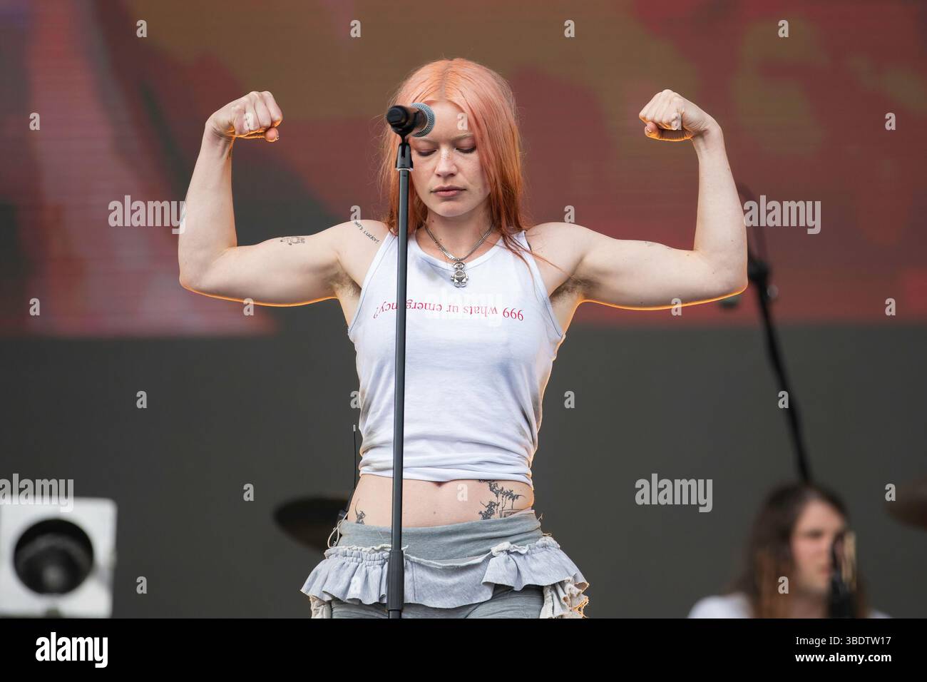 Liverpool, Inghilterra, 25 maggio 2025. Wet Leg che suona radio 1 Main Stage alla BBC radio 1 Big Weekend al Sefton Park di Liverpool. Crediti: Izzy Clayton/Alamy Live News Foto Stock