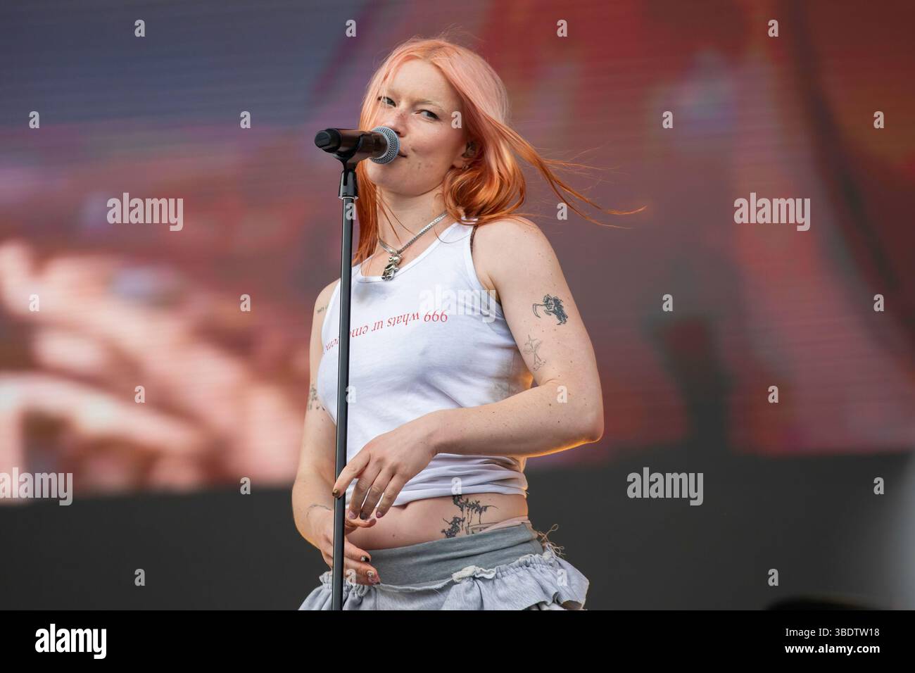 Liverpool, Inghilterra, 25 maggio 2025. Wet Leg che suona radio 1 Main Stage alla BBC radio 1 Big Weekend al Sefton Park di Liverpool. Crediti: Izzy Clayton/Alamy Live News Foto Stock