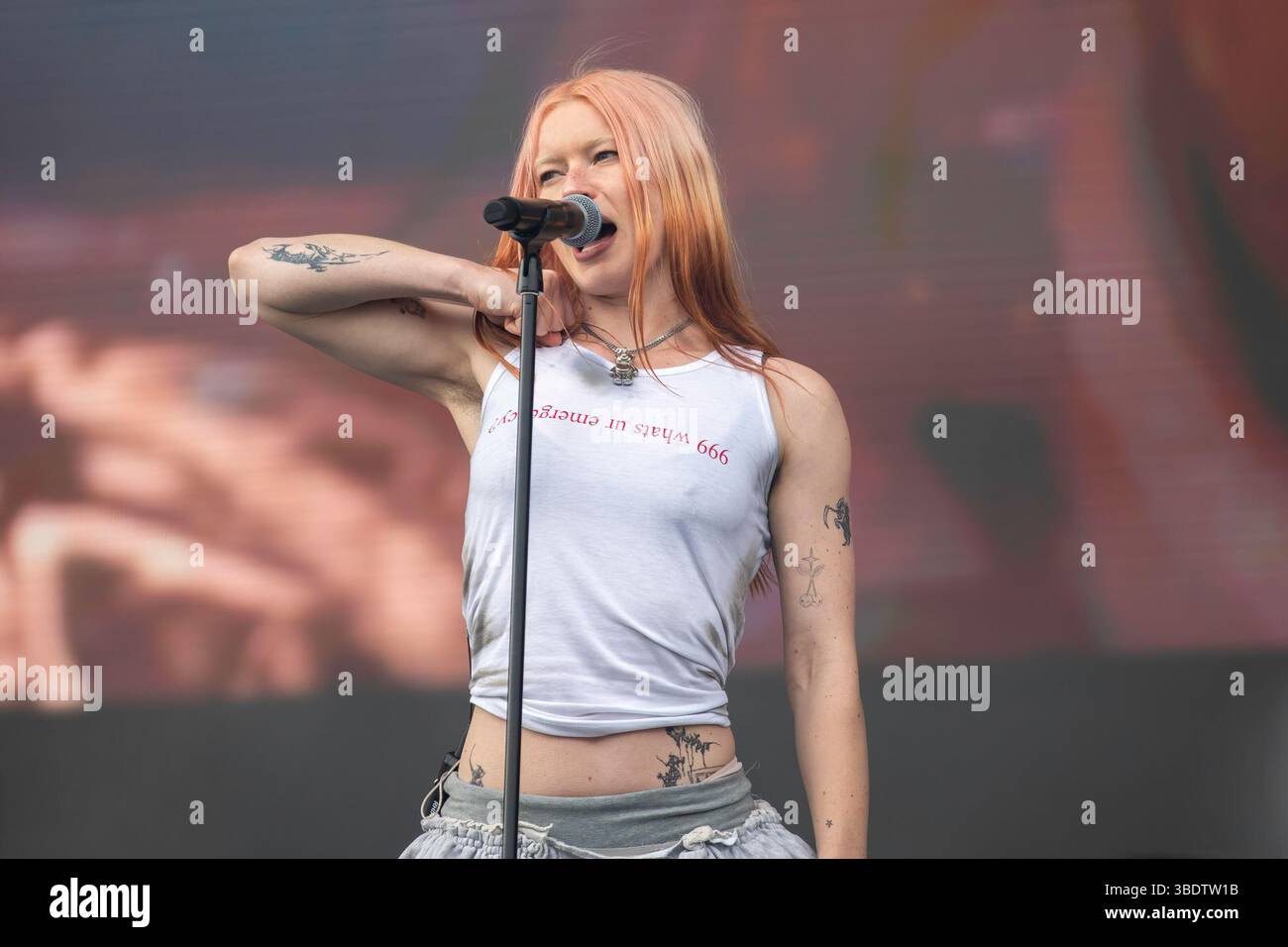 Liverpool, Inghilterra, 25 maggio 2025. Wet Leg che suona radio 1 Main Stage alla BBC radio 1 Big Weekend al Sefton Park di Liverpool. Crediti: Izzy Clayton/Alamy Live News Foto Stock