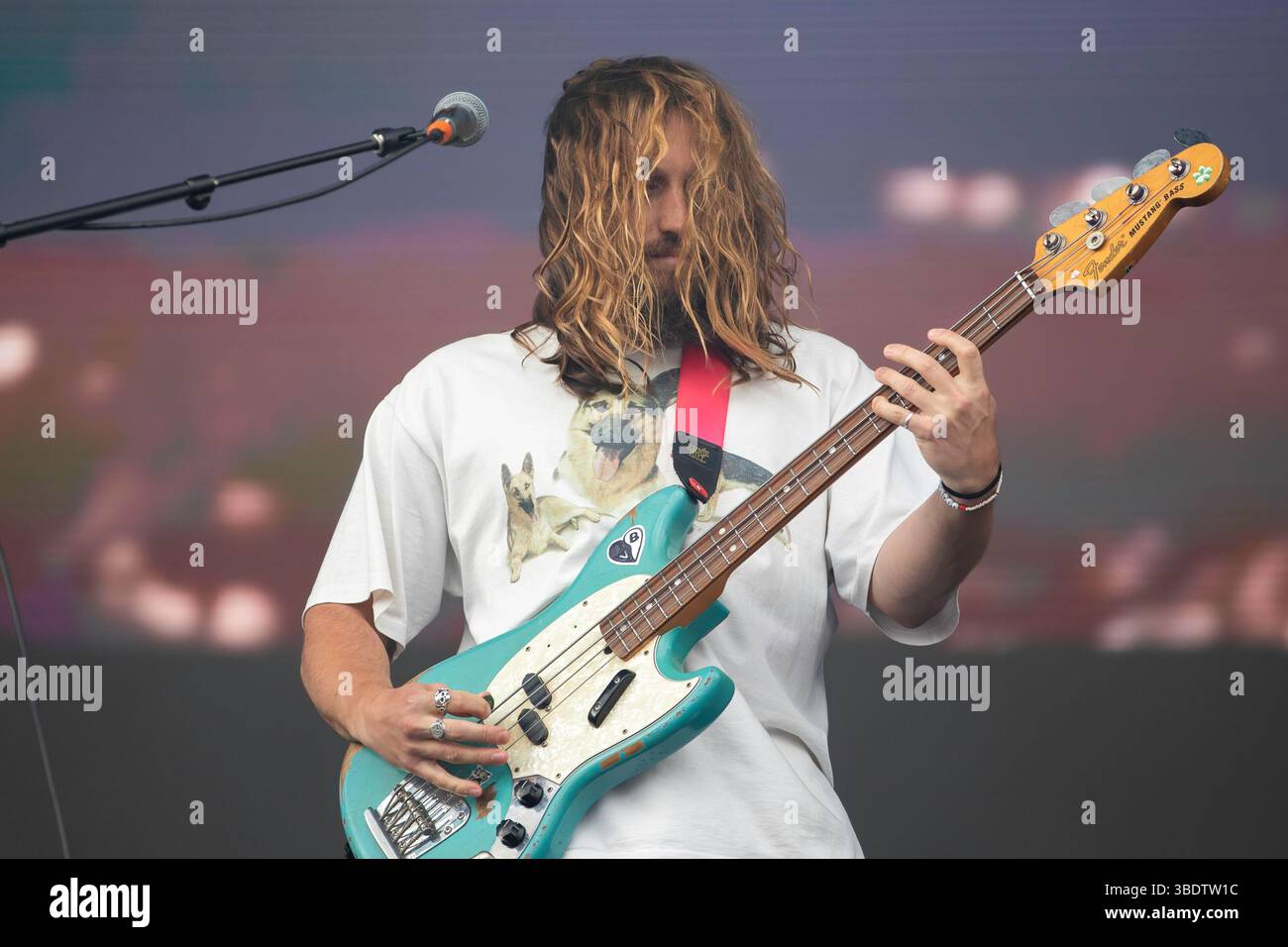 Liverpool, Inghilterra, 25 maggio 2025. Wet Leg che suona radio 1 Main Stage alla BBC radio 1 Big Weekend al Sefton Park di Liverpool. Crediti: Izzy Clayton/Alamy Live News Foto Stock