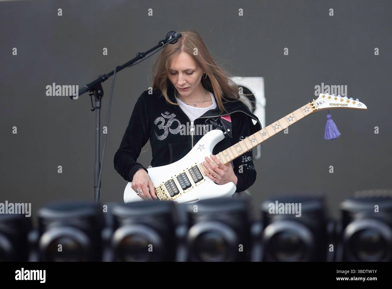 Liverpool, Inghilterra, 25 maggio 2025. Wet Leg che suona radio 1 Main Stage alla BBC radio 1 Big Weekend al Sefton Park di Liverpool. Crediti: Izzy Clayton/Alamy Live News Foto Stock