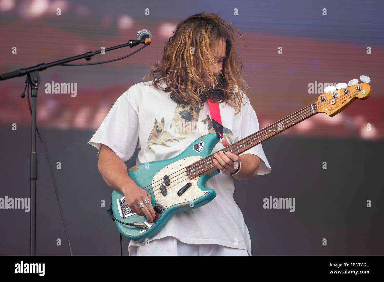 Liverpool, Inghilterra, 25 maggio 2025. Wet Leg che suona radio 1 Main Stage alla BBC radio 1 Big Weekend al Sefton Park di Liverpool. Crediti: Izzy Clayton/Alamy Live News Foto Stock