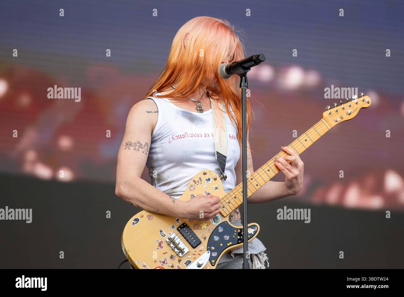 Liverpool, Inghilterra, 25 maggio 2025. Wet Leg che suona radio 1 Main Stage alla BBC radio 1 Big Weekend al Sefton Park di Liverpool. Crediti: Izzy Clayton/Alamy Live News Foto Stock