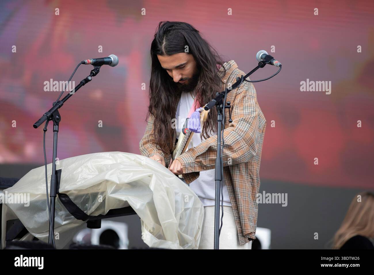 Liverpool, Inghilterra, 25 maggio 2025. Wet Leg che suona radio 1 Main Stage alla BBC radio 1 Big Weekend al Sefton Park di Liverpool. Crediti: Izzy Clayton/Alamy Live News Foto Stock