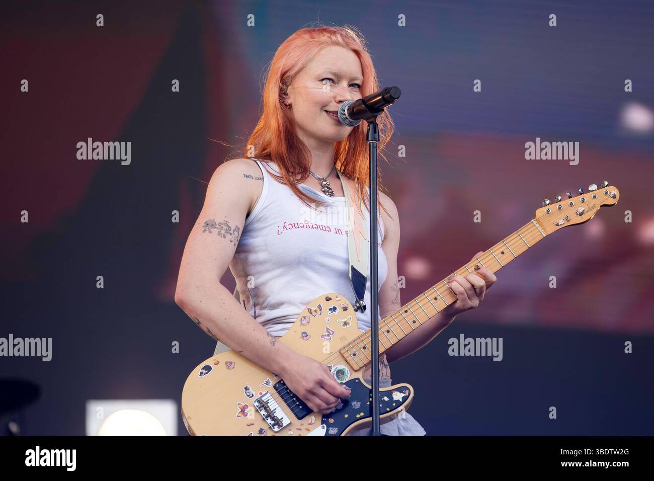 Liverpool, Inghilterra, 25 maggio 2025. Wet Leg inaugura radio 1 Main Stage al BBC radio 1 Big Weekend al Sefton Park di Liverpool. Crediti: Izzy Clayton/Alamy Live News Foto Stock