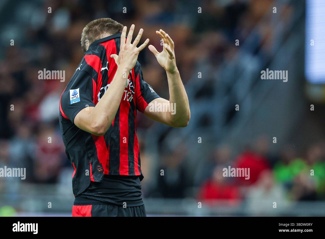 Milano, Italia. 24 maggio 2025. Francesco Camarda dell'AC Milan reagisce durante la partita di calcio di serie A 2024/25 tra AC Milan e AC Monza allo Stadio San Siro (foto di Fabrizio Carabelli/SOPA Images/Sipa USA) crediti: SIPA USA/Alamy Live News Foto Stock