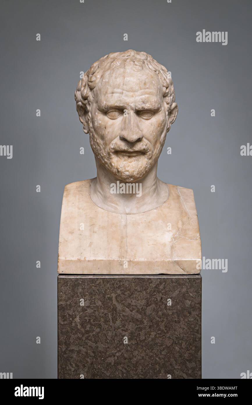 Londra, Inghilterra - 21 aprile 2025: Busto di Demostene (British Museum), copia romana di un originale greco scolpito da Polyeuktos. Foto Stock