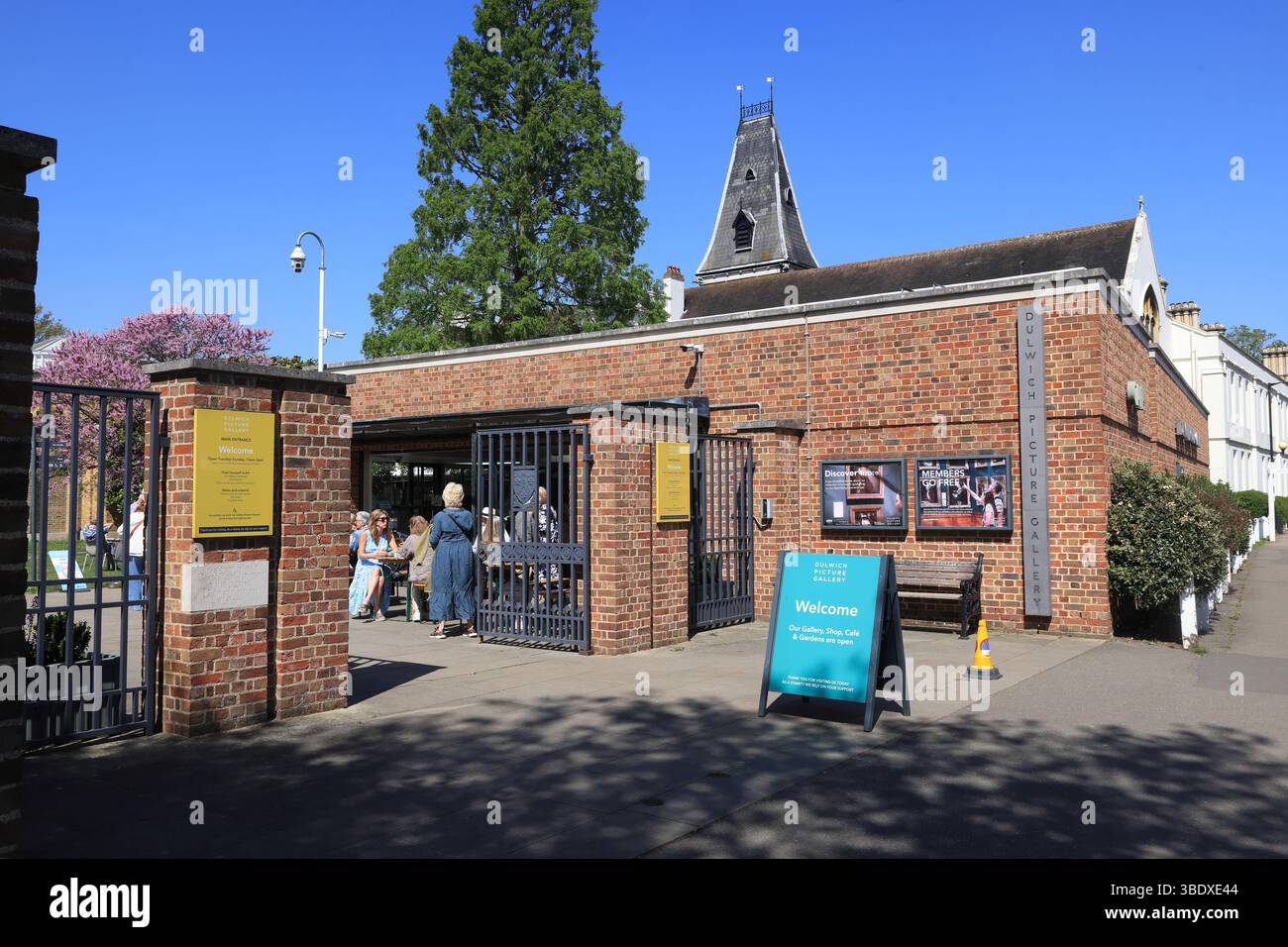 La Pinacoteca di Dulwich nel Villaggio, un vivace centro culturale che ospita mostre importanti e con una collezione permanente di capolavori barocchi, Regno Unito Foto Stock