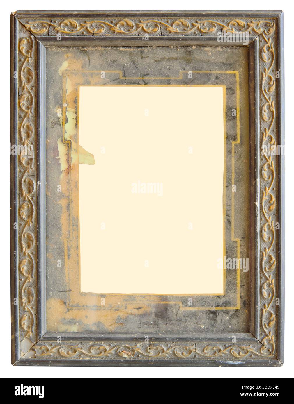 Cornice per immagini vuota e grungy d'epoca. Oggetto molto polveroso. 1910.spazio libero per foto, dipinti o copie.isolato su sfondo bianco. Foto Stock