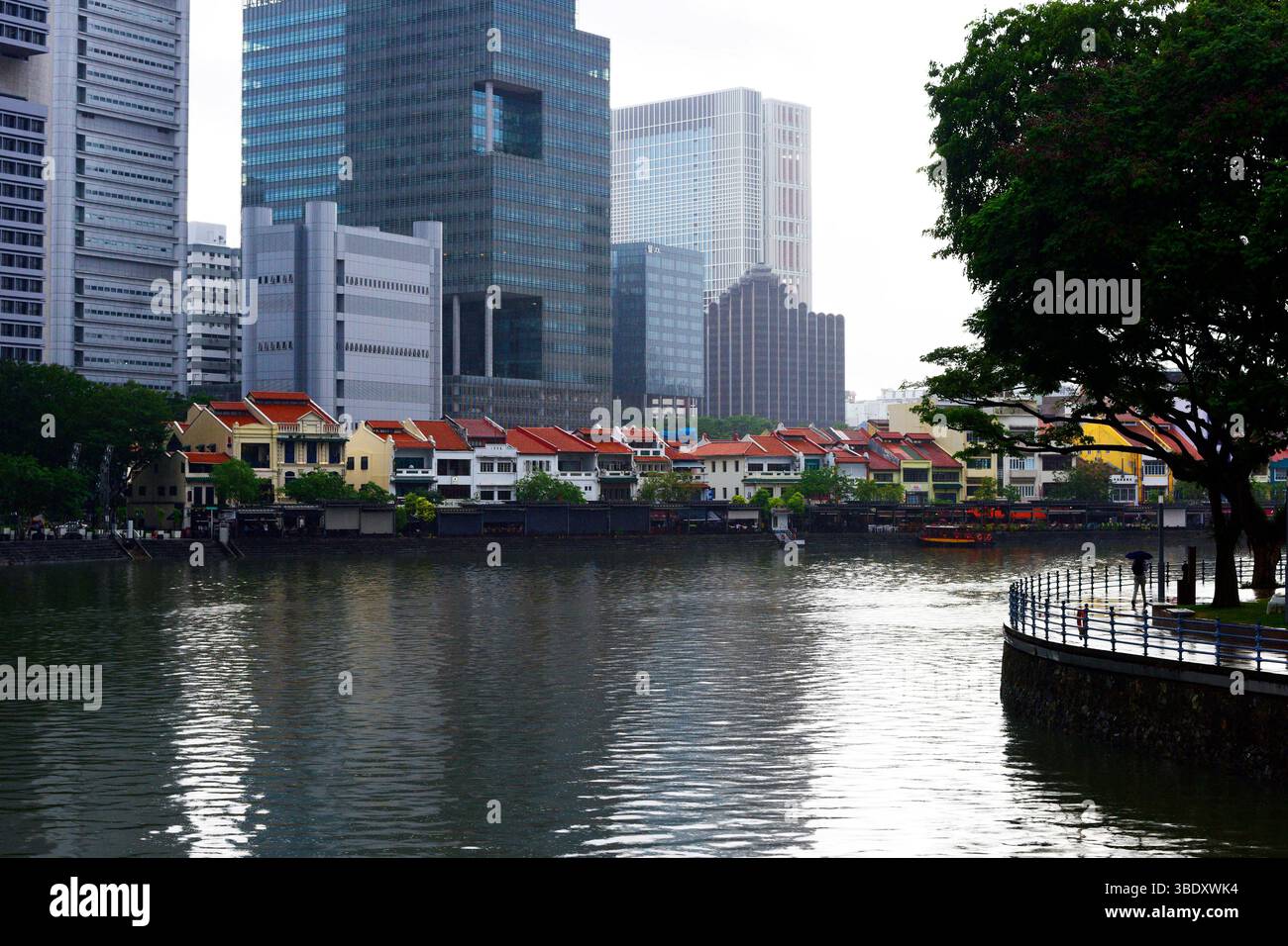 Edifici storici e moderni sul lungofiume, Boat Quay, Singapore, Asia. Foto Stock