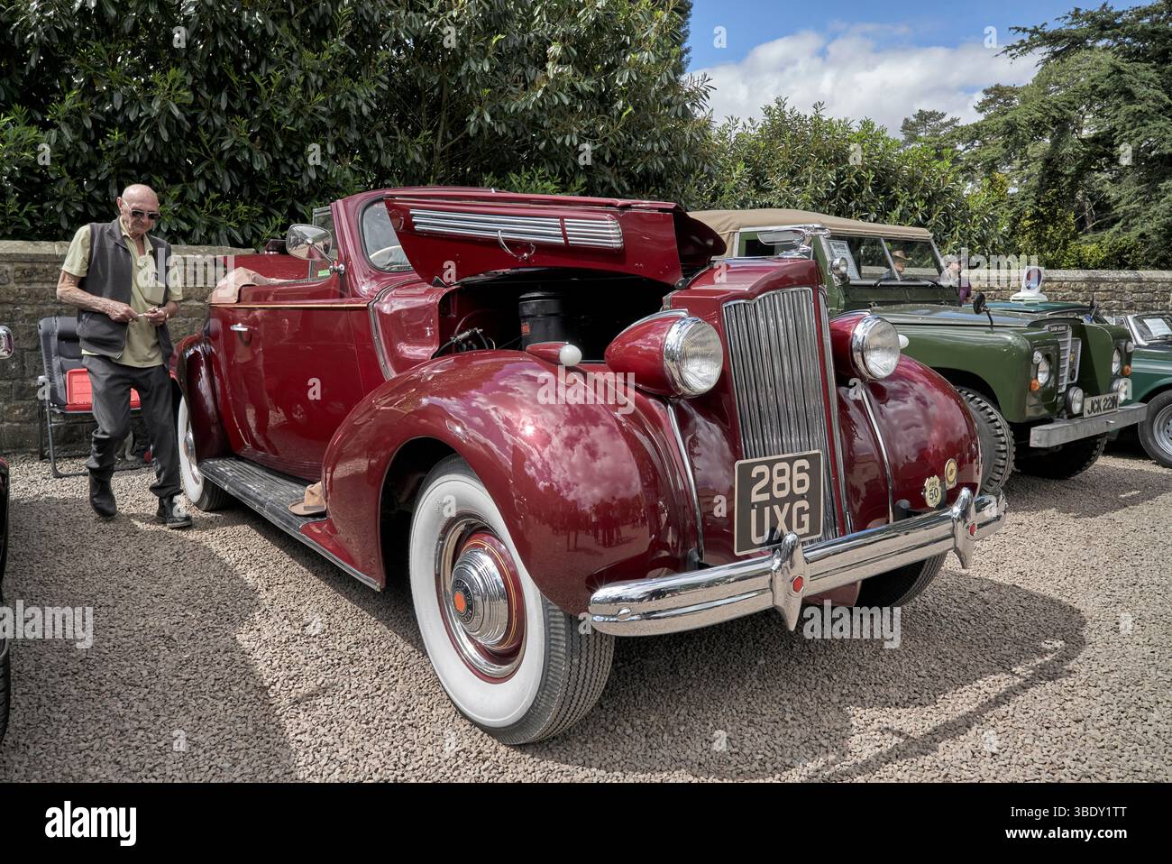 Packard 120, 1939, convertibile. Veicolo australiano con guida a destra variazione insolita. Eastnor Castle, Inghilterra, Regno Unito Foto Stock