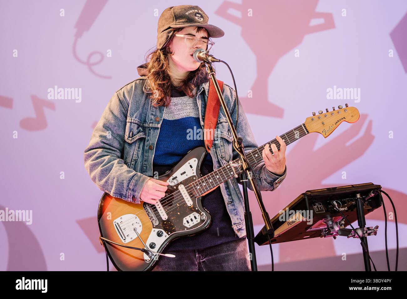 Anika Ostendorf alias Hachiku durante un concerto a Colonia. Foto Stock