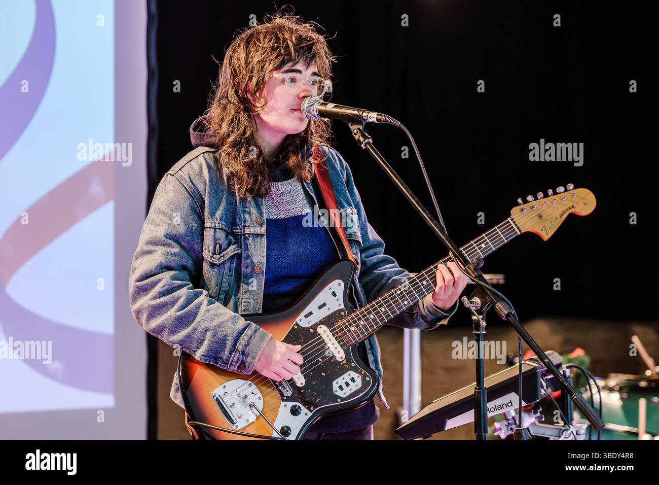 Anika Ostendorf alias Hachiku durante un concerto a Colonia. Foto Stock