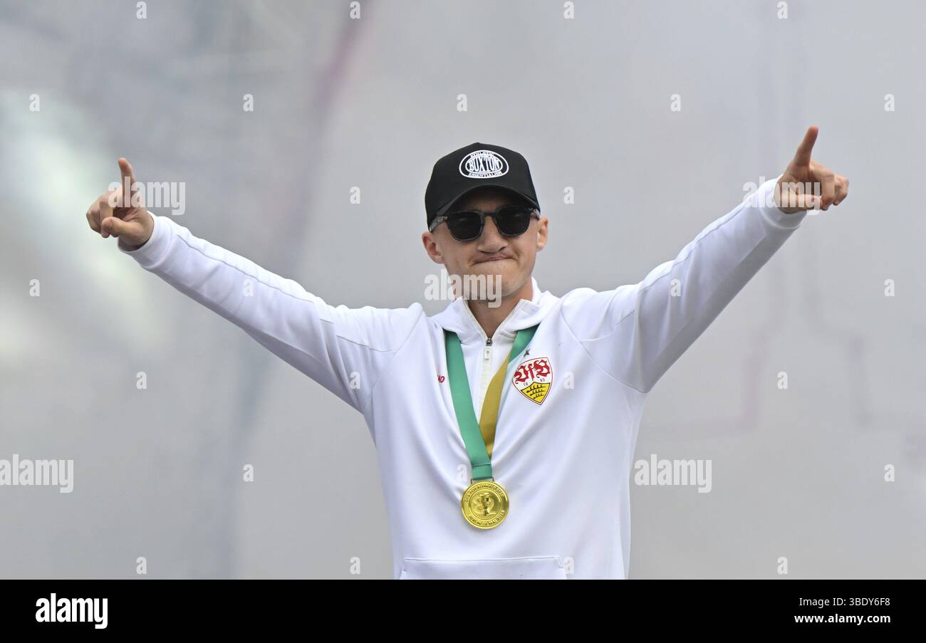 Angelo Stiller VfB Stuttgart (06) Gesture Gesture Cheering Joy Emotion Victory Celebration, VfB Stuttgart team celebra la vittoria della DFB Cup 2025 in Foto Stock