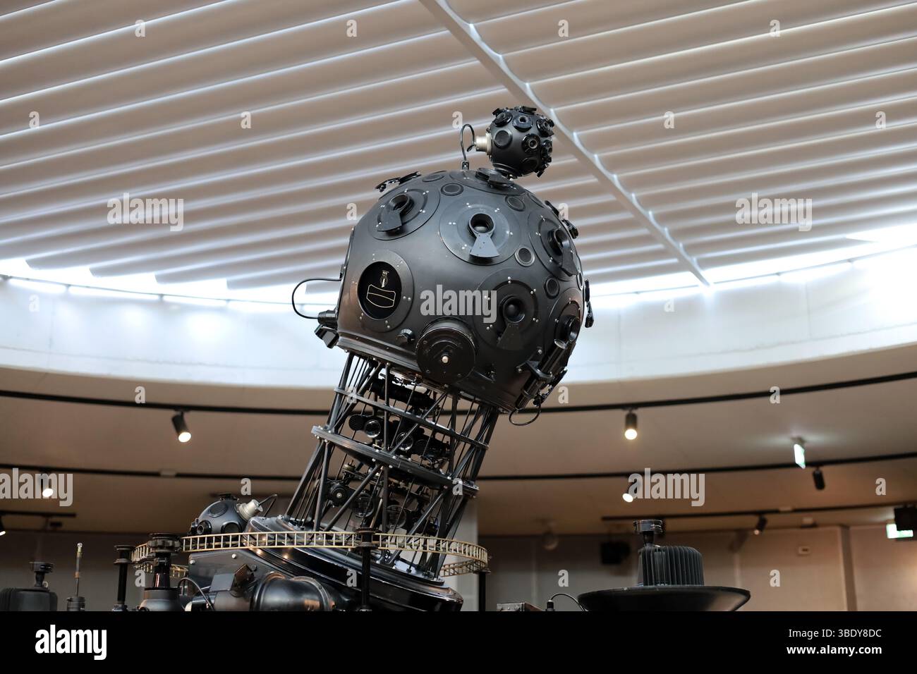 Proiettore di stelle d'epoca in mostra didattica al planetario Slesiano di Chorzów Foto Stock
