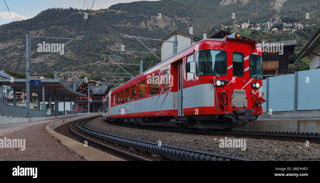 Matterhorn Gotthard Bahn a Stalden-SaaS Svizzera con il sistema Abt a cremagliera e pignone visibile Foto Stock