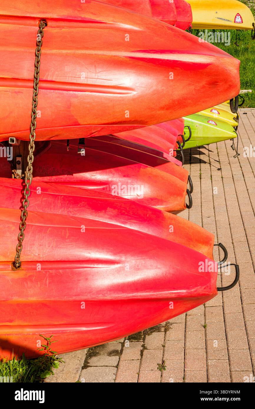 Kayak colorati, kayak CGT, Riverside Park, Old 41 Road, Bonita Springs, Florida Foto Stock