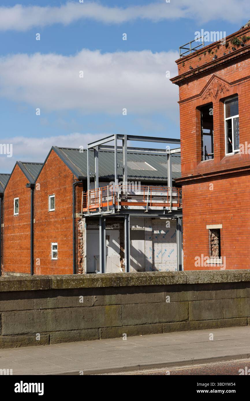 Radcliffe, sito di costruzione di collegamenti con hub civico, con telaio in acciaio a scheletro, a Greater manchester, regno unito Foto Stock