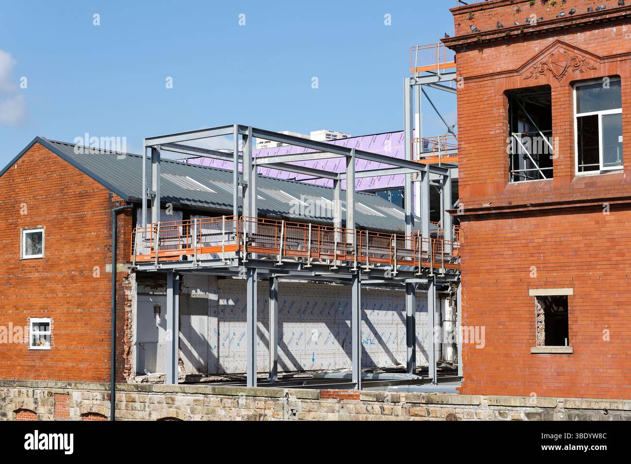 Radcliffe, sito di costruzione di collegamenti con hub civico, con telaio in acciaio a scheletro, a Greater manchester, regno unito Foto Stock