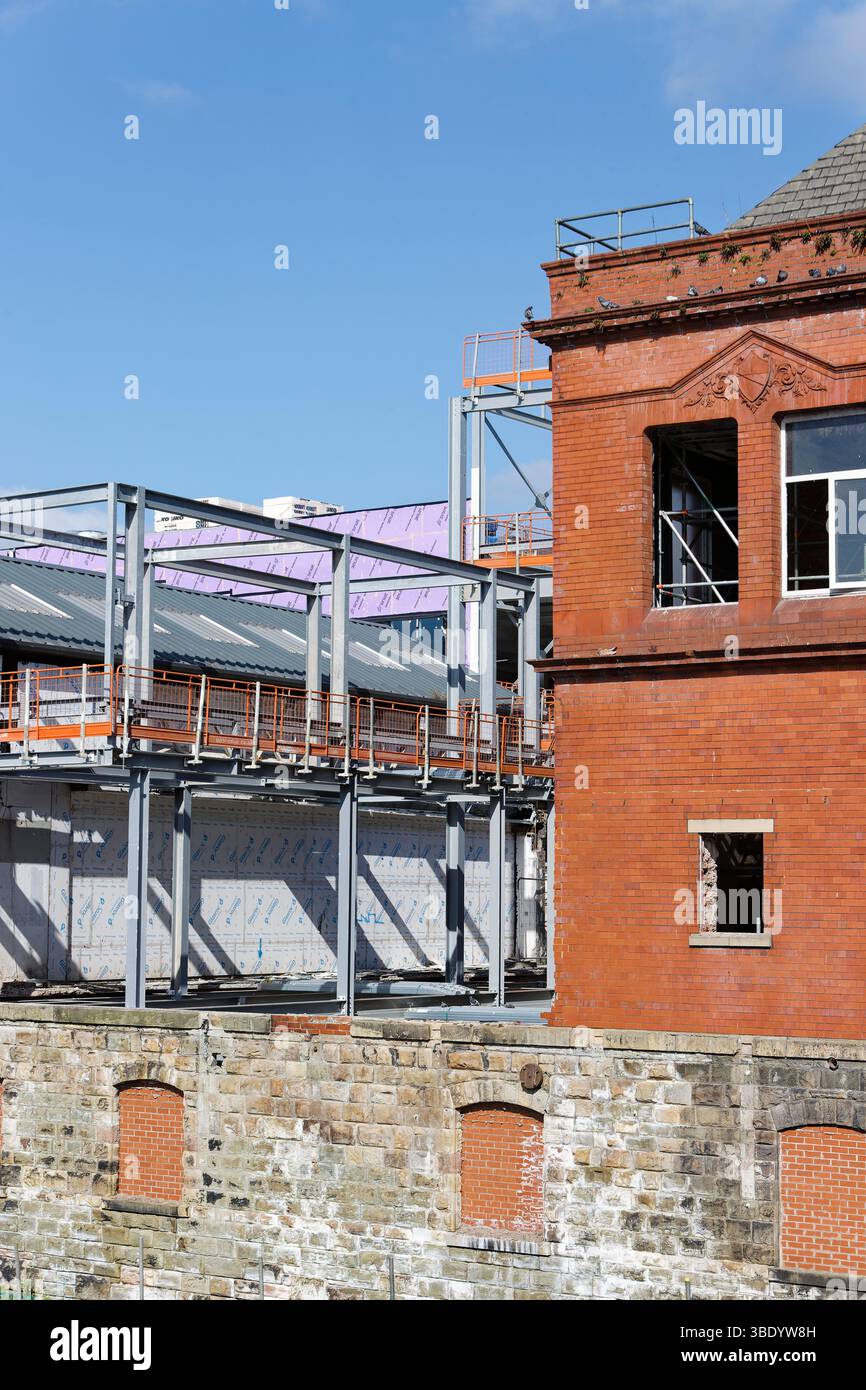 Radcliffe, sito di costruzione di collegamenti con hub civico, con telaio in acciaio a scheletro, a Greater manchester, regno unito Foto Stock