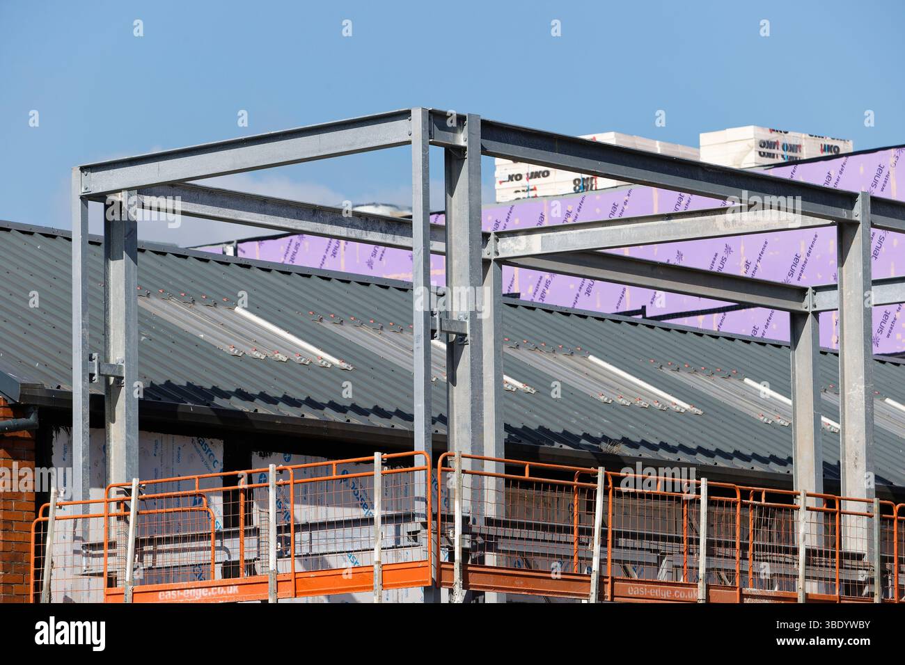 Radcliffe, sito di costruzione di collegamenti con hub civico, con telaio in acciaio a scheletro, a Greater manchester, regno unito Foto Stock