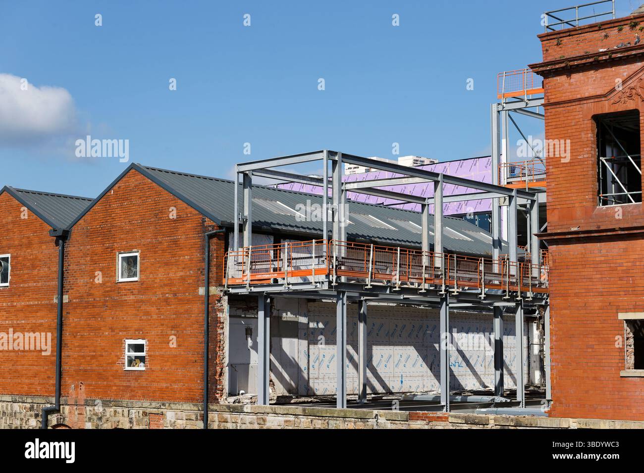 Radcliffe, sito di costruzione di collegamenti con hub civico, con telaio in acciaio a scheletro, a Greater manchester, regno unito Foto Stock