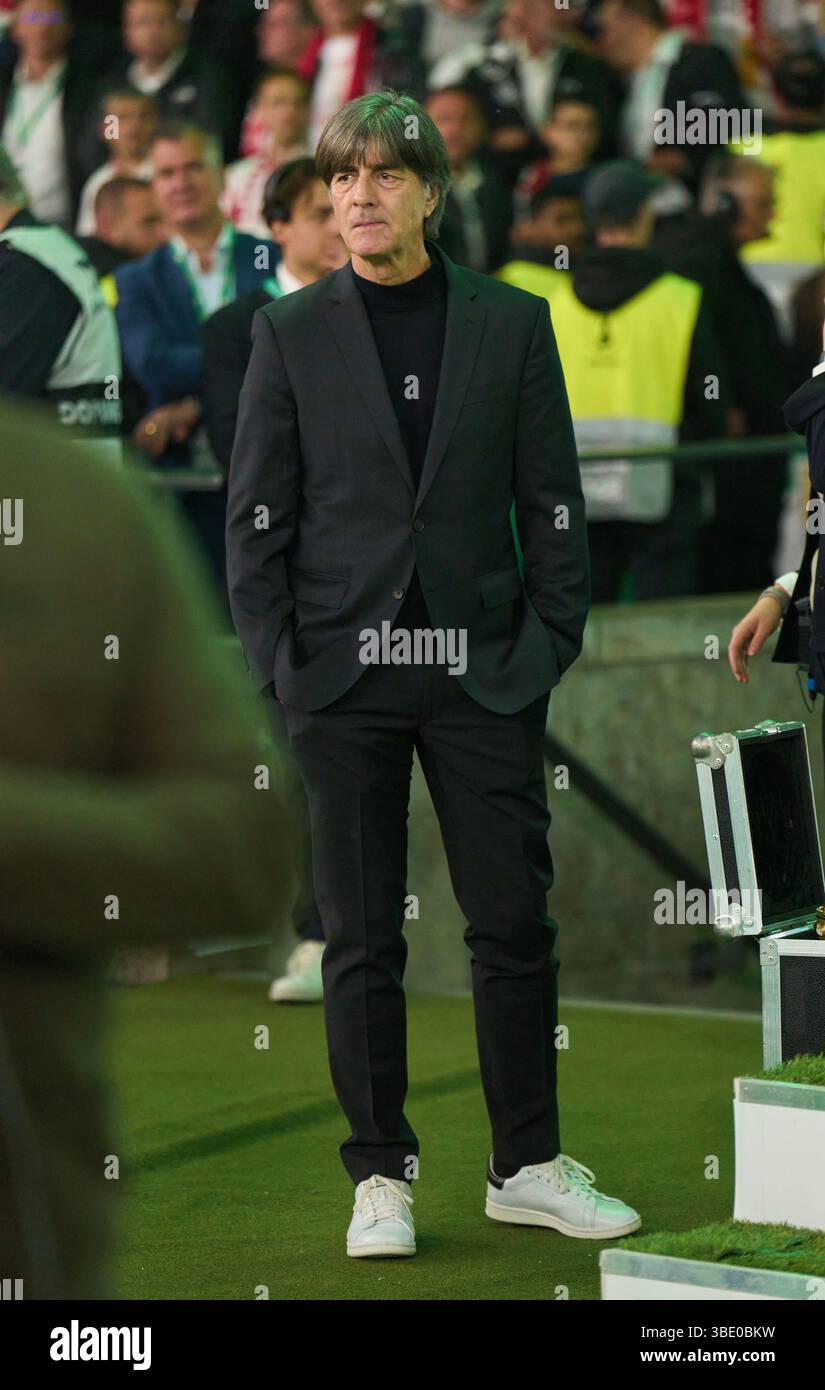 Berlino, Germania. 24 maggio 2025. Joachim Jogi Loew, ex allenatore della DFB, festeggia dopo la finale di Coppa di calcio tedesca tra il VFB STOCCARDA - DSC ARMINIA BIELEFELD 4-2 il 24 maggio 2025 a Berlino, Germania. Fotografo: ddp Images/STAR-Images credito: ddp media GmbH/Alamy Live News Foto Stock